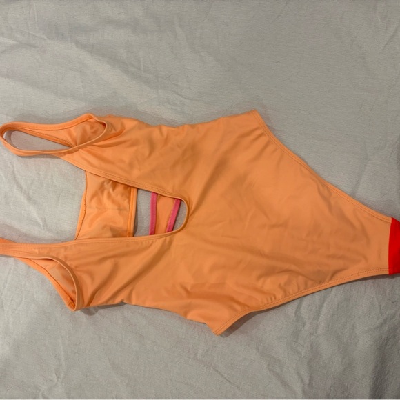 Target cutout swimsuit - Picture 2 of 3